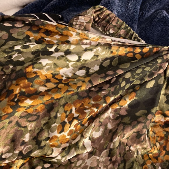 Serengeti waterfall top size XL top elastic around the neck to 1/2 way Down - Picture 8 of 10